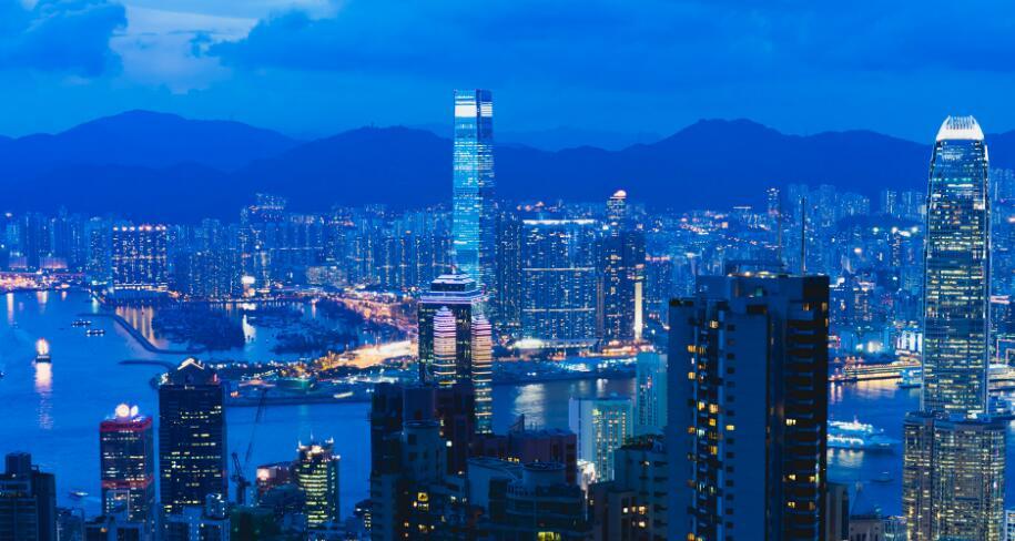 小巷深处,香港烟火气中的一抹色彩